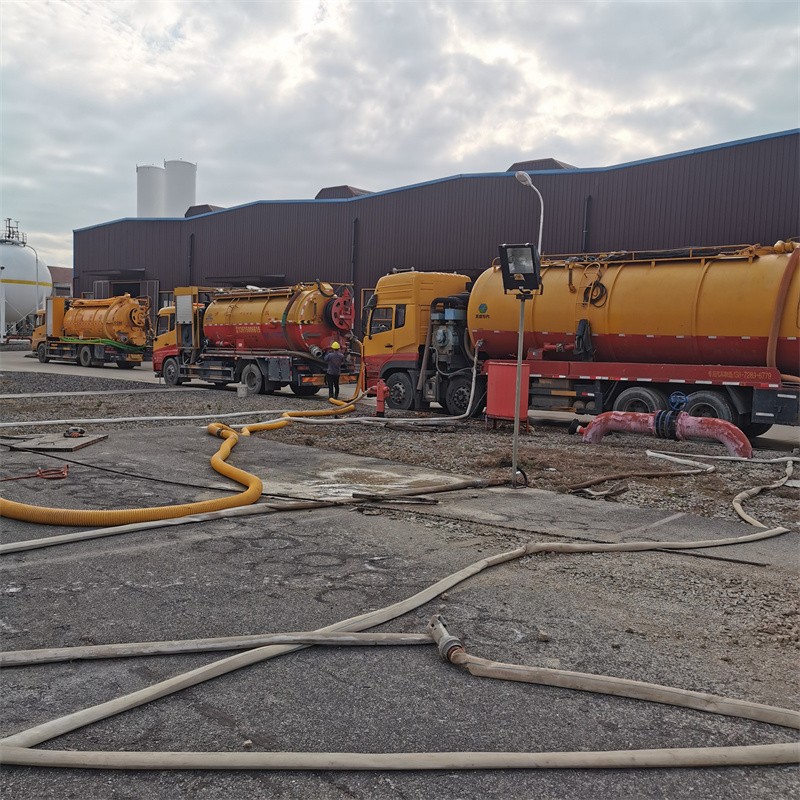 大石桥污水池清理